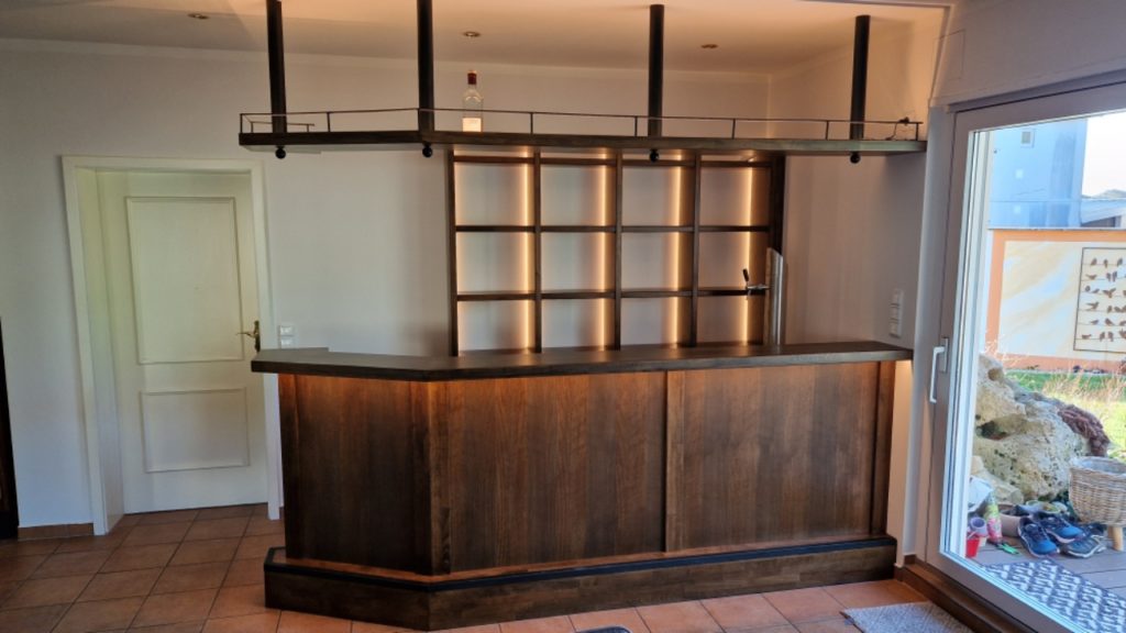 Bar aus Holz