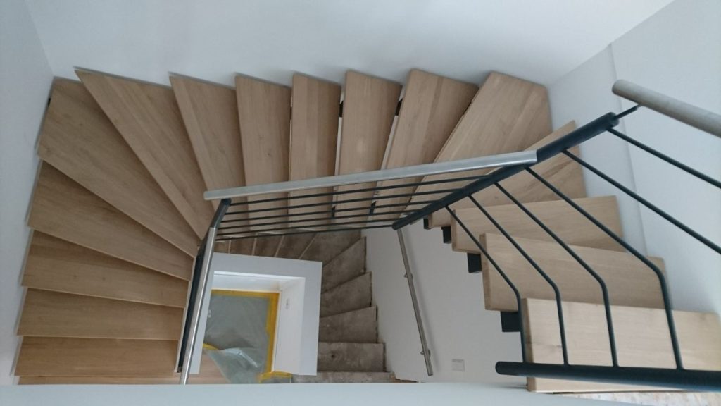 Treppe silber schwarz